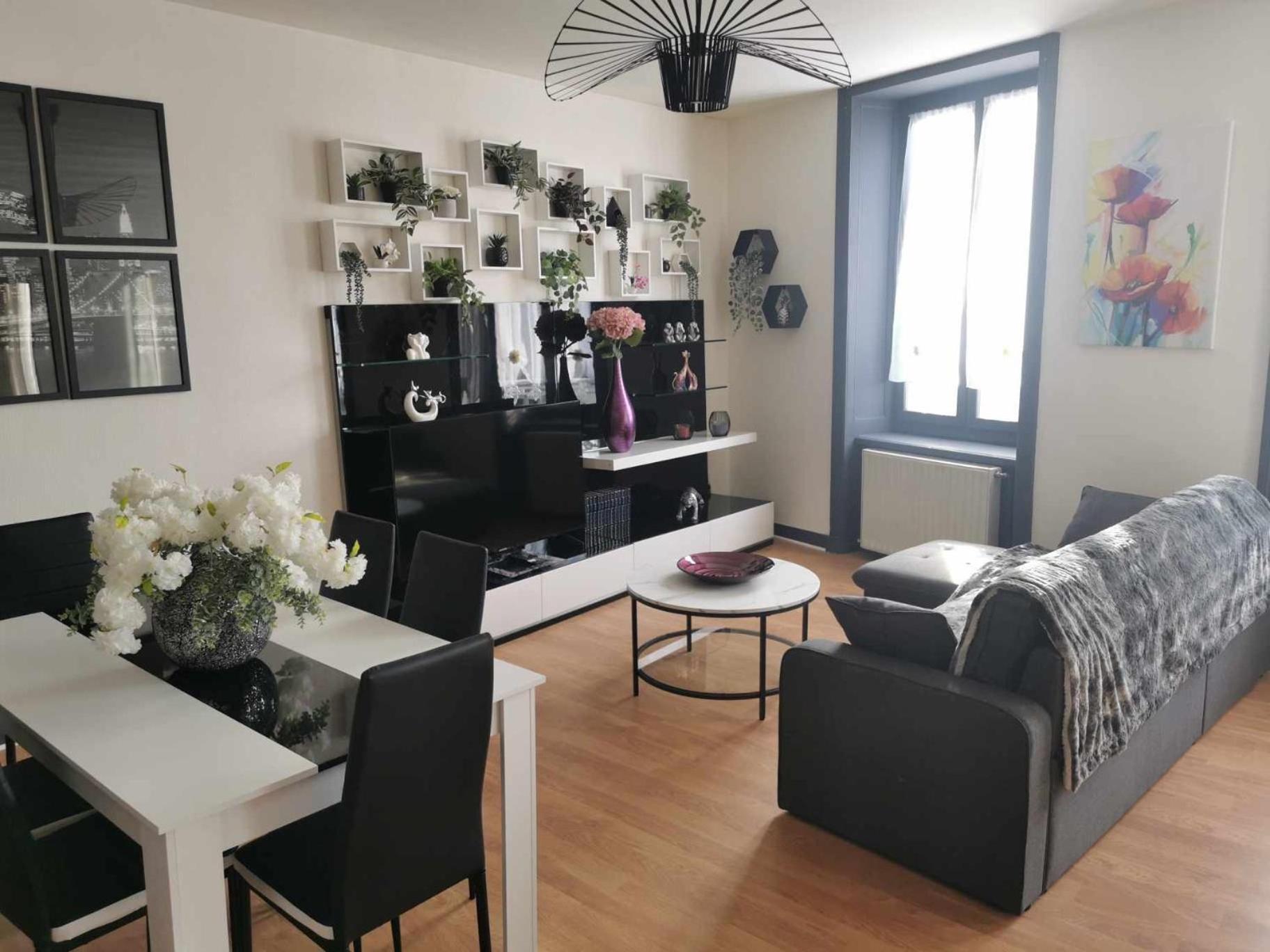 Bel Appartement Pour 1 A 9 Personnes Ambert Luaran gambar